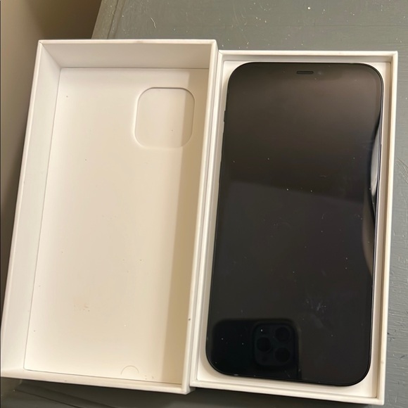 NEW Boxed IPhone 12 MGF43LL/A 64GB Apple iPhone Black Model A2172 New Unlocked - Picture 10 of 12